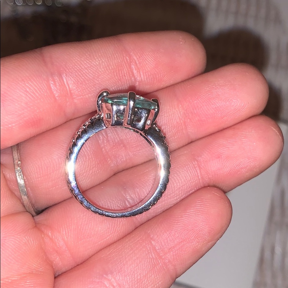 Women’s ring - Picture 2 of 3